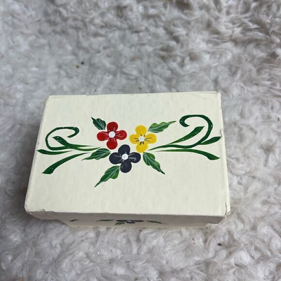 Home trends Vintage wood Painted Napkin Rings (4) with Matching Painted Box - Picture 5 of 11